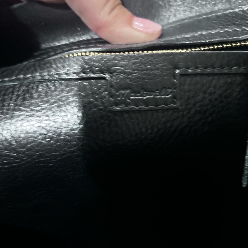 Chic Black Leather Shoulder Bag - Picture 4 of 5